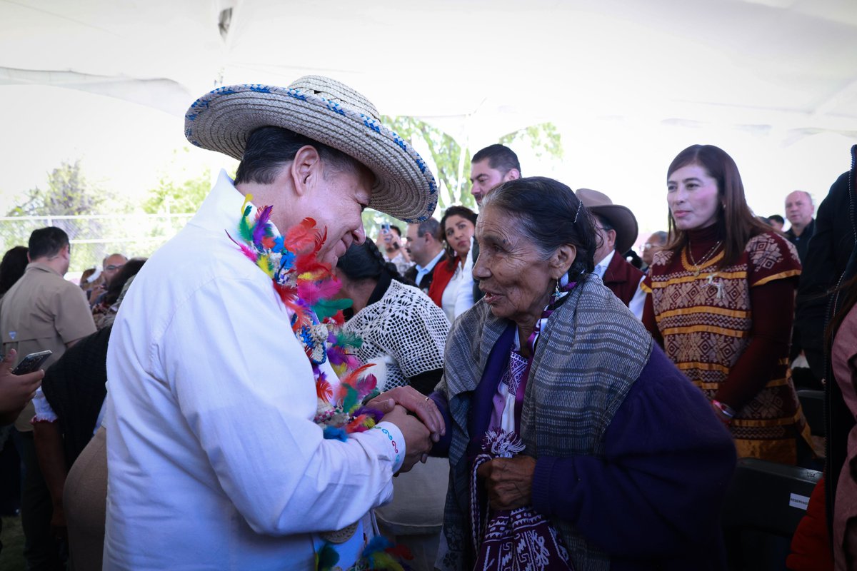 🙌 En #Alfajayucan, en el marco del Día Internacional de las Personas Artesanas, el gobernador <a href="/juliomenchaca_/">Julio Menchaca</a>   anunció la apertura de la convocatoria “Bienestar para Personas Artesanas 2026”, que beneficiará a 1,425 personas con apoyos directos.