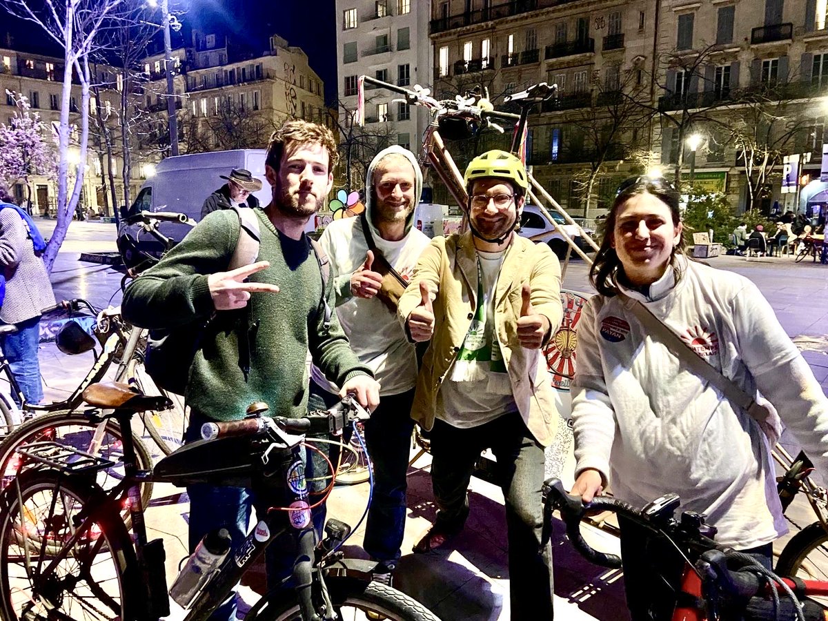 CH_Monnier's tweet photo. #Marseille Superbe fin de campagne à #velo avec nos têtes de liste @DidierJau @SophieCamard @pourmarseille68 ☀️
‼️Dimanche votons pour une ville attractive, solidaire et ouverte sur le monde 👉 votons #Payan‼️@Pour_Marseille 🩵 https://t.co/6Cmca6OxNE