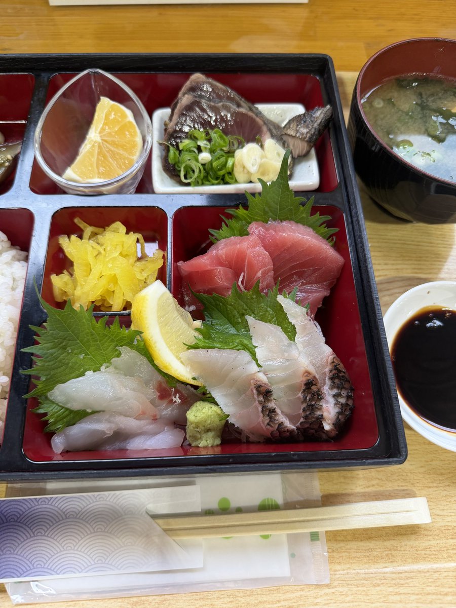 なつしよ tweet media