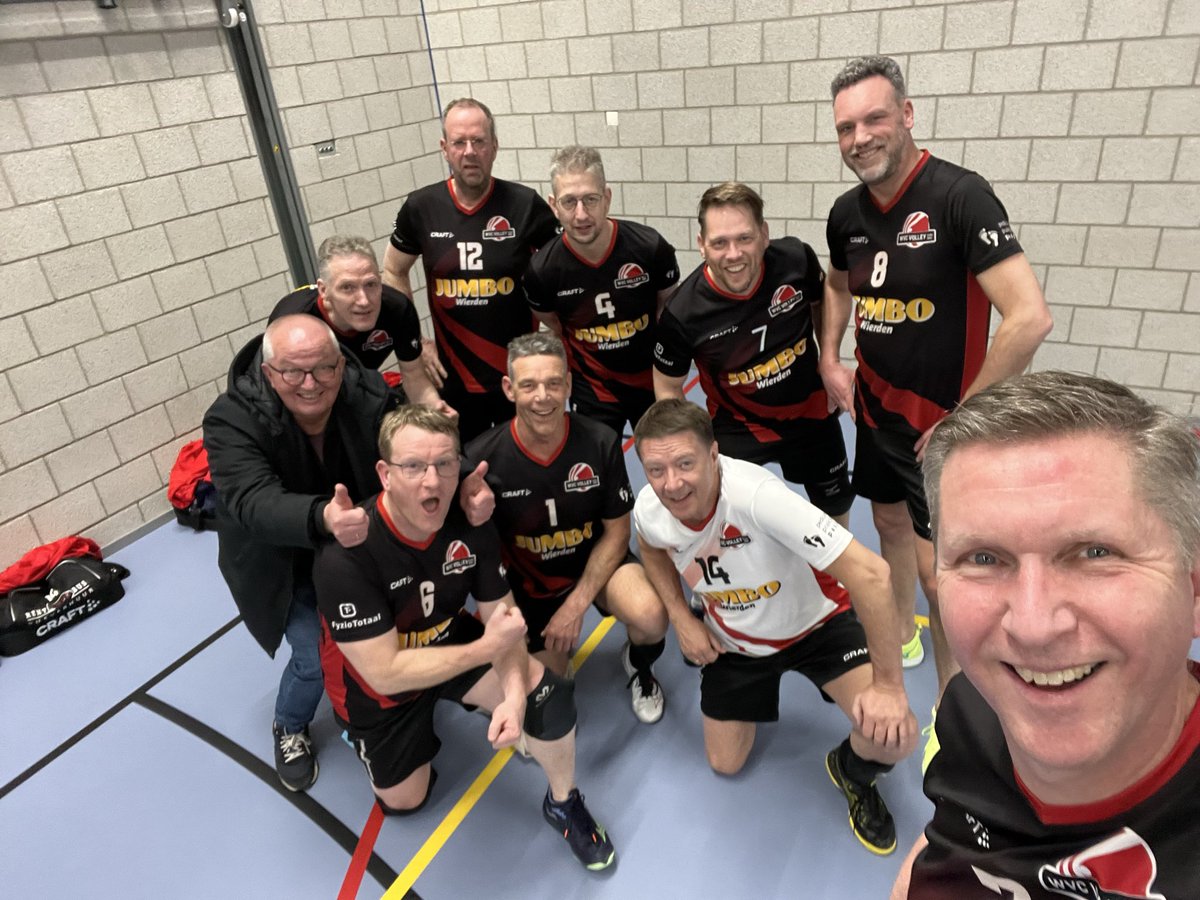Net niet☺️ Een ketsbal, een stapje naar voren, uit, touche en meer van dit soort hoogtepunten🙈 4-0 eraf in Fleringen. Snel vergeten. Aldus onze coach … <a href="/twintoon50/">Ton Schelfhorst 🇳🇱</a> 
#GoTeamWVC 🔴⚫️
