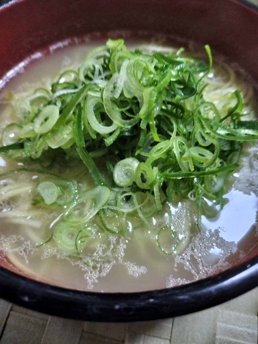 おはようございます😊  

朝ラーです🤤

ネギだくです( *❛ᴗ❛* )