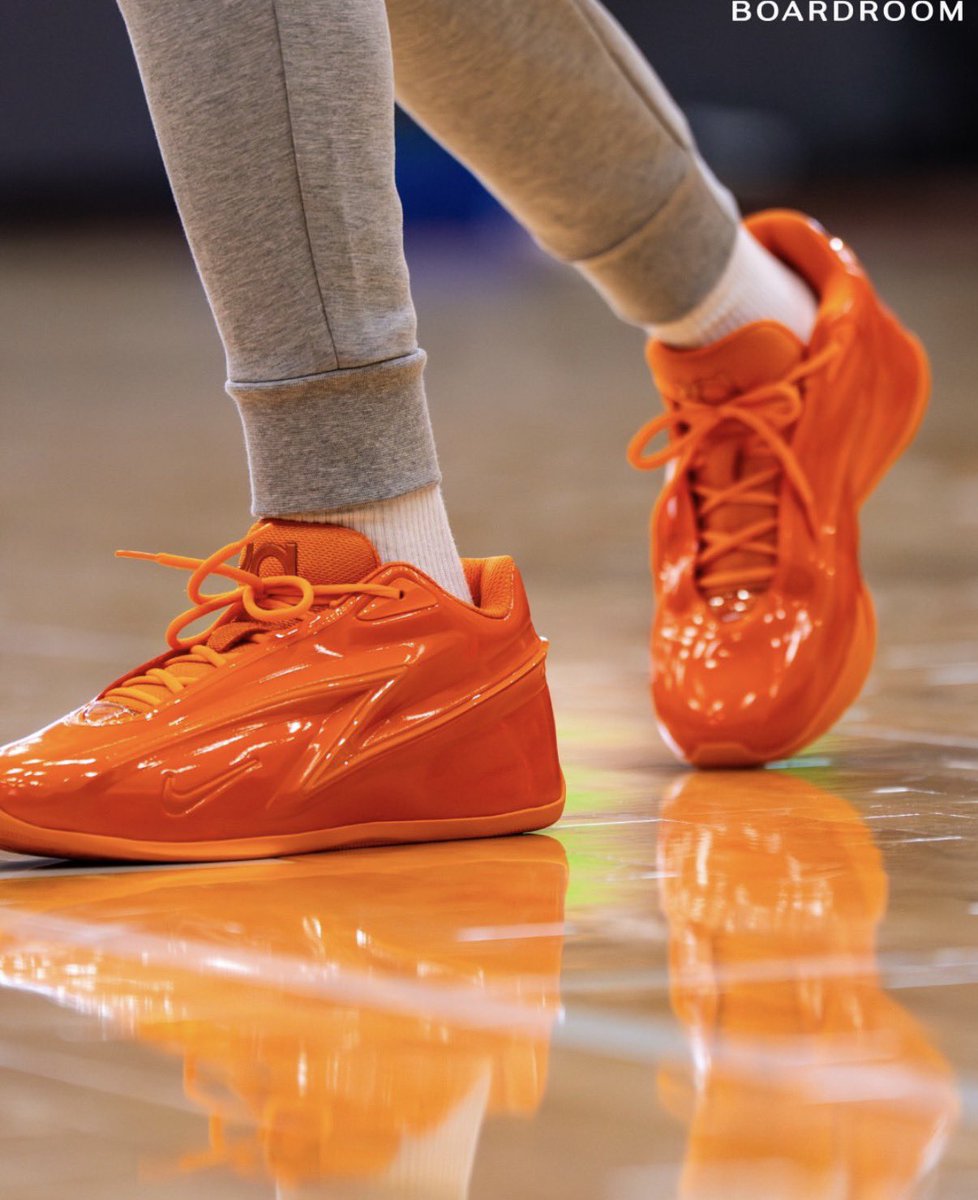 Madison Booker debuts the “Orange Crush” KD19 at today's matchup