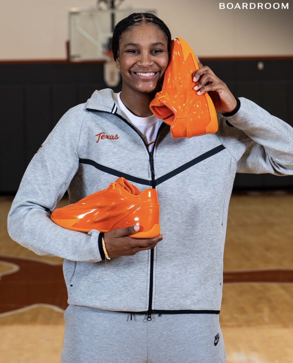 Madison Booker debuts the “Orange Crush” KD19 at today's matchup