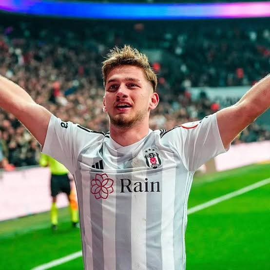 Milli Kadro şaşırtmadı,

Beşiktaş’ta 18 yaşındayken,

20 maç 12 gol ve 4 asist,

Milli Takım’a alınmadı !

2 sene sonra

italya’da 20 maç 4 gol ve Milli Takım’da !

MONTELLA SEBEBİNİ AÇIKLAMALI !

Zaten bildiğimiz kulüpçülüğü açıklamalı !