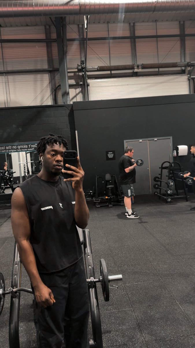 felixdonjohnson's tweet photo. Gym.                                   Outside the gym https://t.co/PnzWVUA7MU