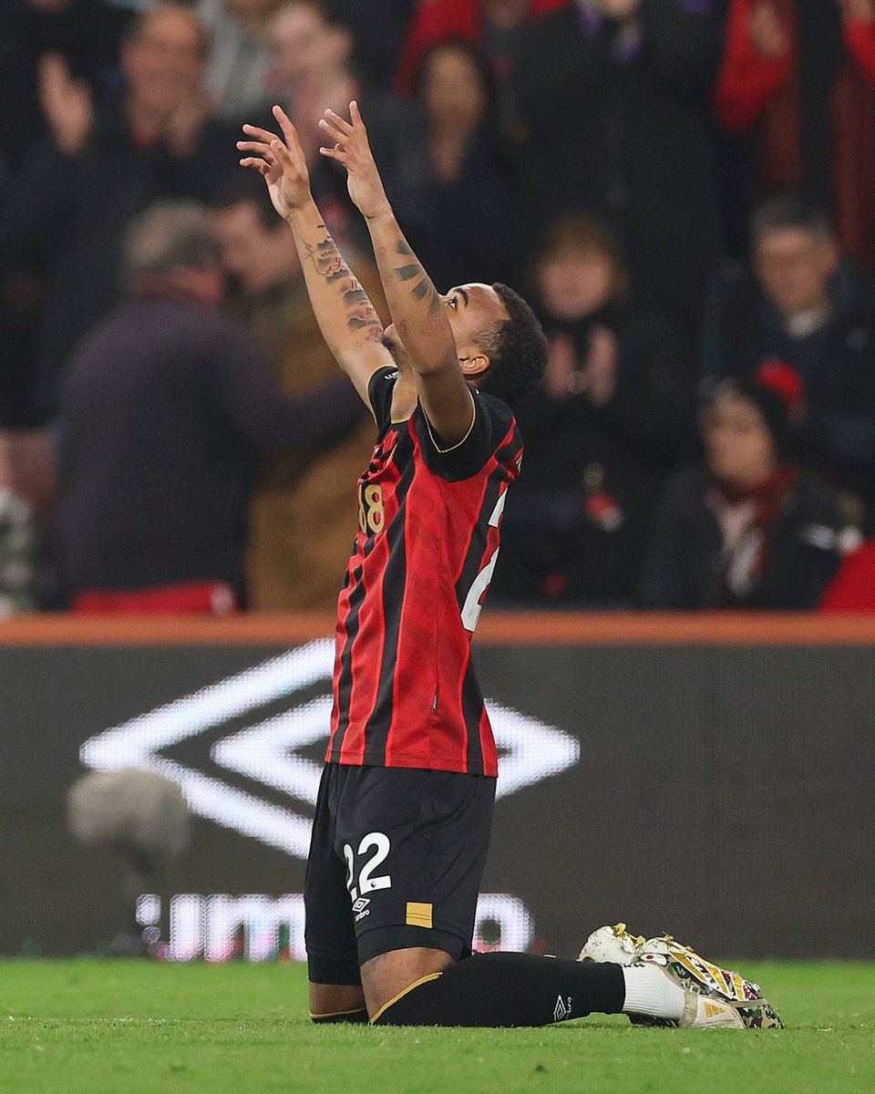 Premier League tweet media