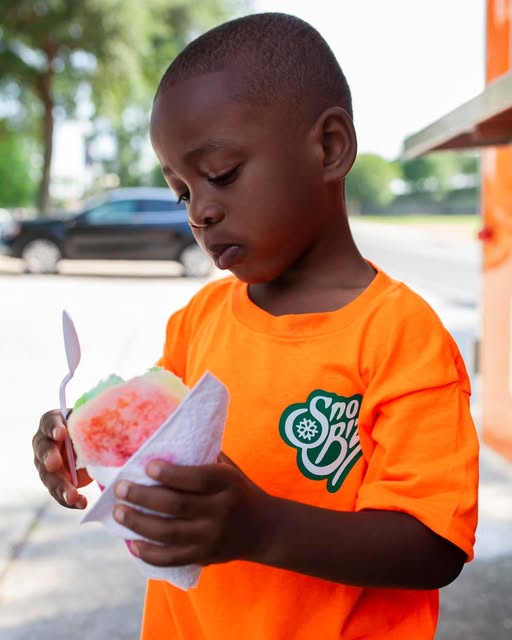 SnoBizFans's tweet image. 🍧 Sno Biz Shave Ice Treats are made to order using the finest, flakiest sno and vibrant, true-to-life flavors. Authentic Sno Biz Treats are light and flaky, and eaten with a spoon. snobiz.com/store-locator/ #SnoBiz #shavedice