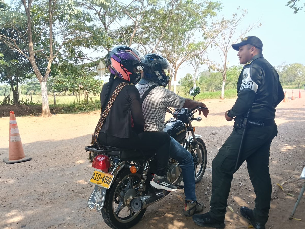 🚓 Puesto de control: <a href="/ProteccionPonal/">Policía de Protección y Servicios Especiales</a> realizó la  verificación de antecedentes, registros a personas y vehículos, y prevención de ESCNNA. Se garantiza que NNA viajen con su representante legal.
☎️123 ☎️141 ☎️122

#OJOSENTODASPARTES