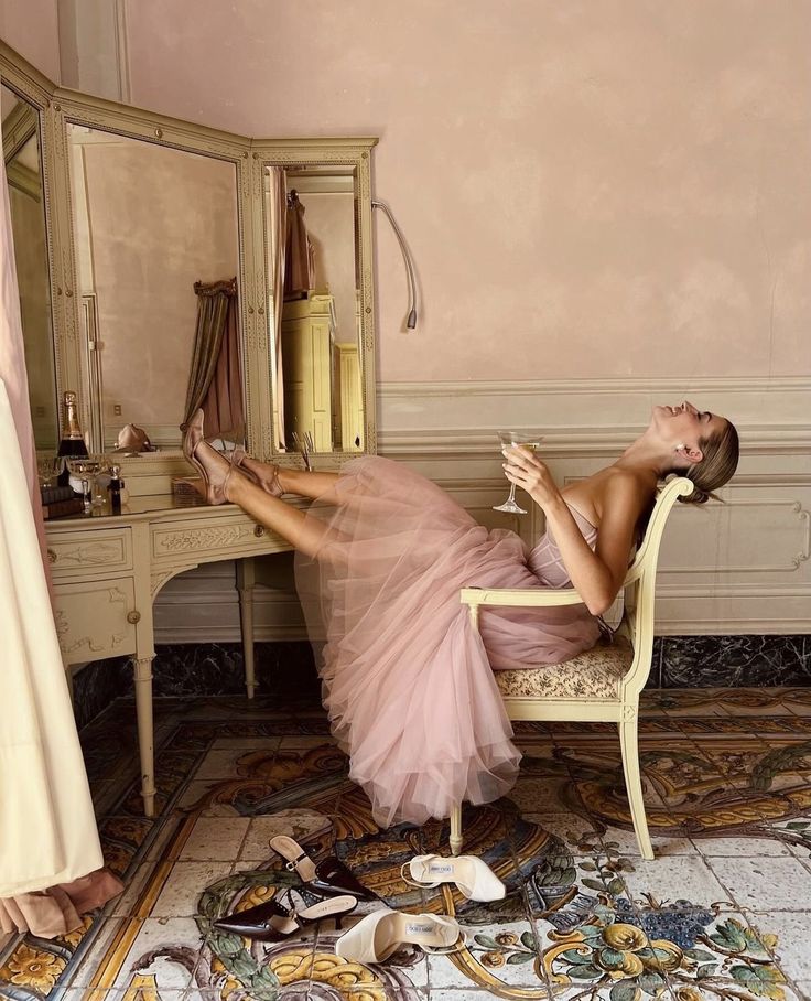 Alla fine il vero lusso è la quiete: avere un porto dove alla sera poter approdare senza sentire in sé l'obbligo di difendersi.

Elia Palesa