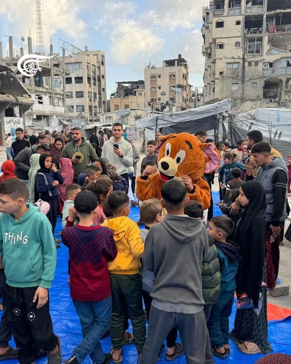 MayadeenEnglish's tweet image. After more than two years of Israeli genocide, this is how the people of the #GazaStrip and their children are trying to celebrate Eid al-Fitr. 

(1/2)