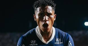 NzrBtonzr's tweet photo. "Mañana los Potrillos de Alianza Lima (Liga 3) serán sparring de Deportivo Llacuabamba en Huamachuco Liga 2💪⚪🔵 Contará con Jhoao Velásquez en la defensa. El zaguero de la cantera suma minutos clave para seguir creciendo. ¡ 🏆
#AlianzaLima #Potrillos #JhoaoVelasquez #Liga3 #AL https://t.co/8qD9PfIlzj