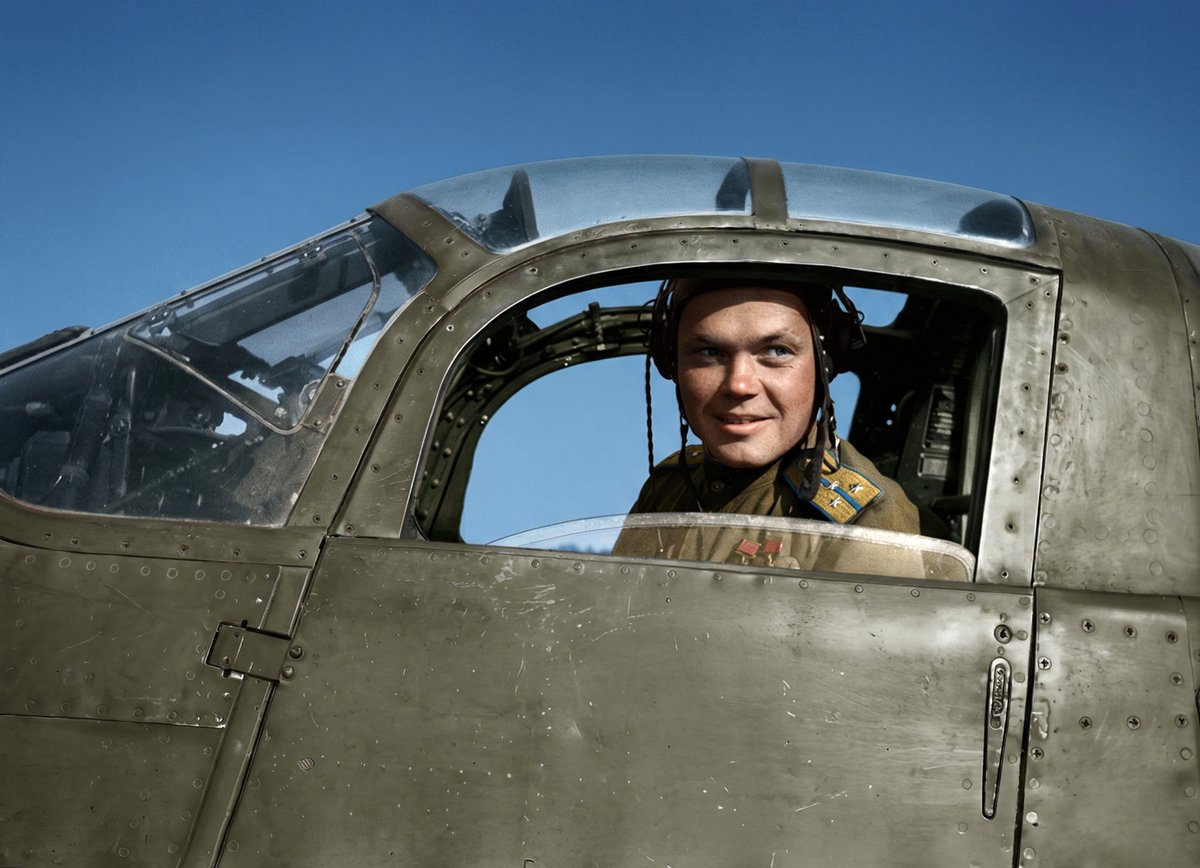 Klimbim2015's tweet photo. Ace pilot of the 16th Guards Fighter Aviation Regiment, Guards Captain G.A. Rechkalov, in the cockpit of a P-39 Airacobra, 1944
Летчик-ас 16-го ГИАП гвардии капитан Г.А. Речкалов в кабине P-39 «Аэрокобра». Фото: Аркадий Шайхет https://t.co/64ZKD3zfEY