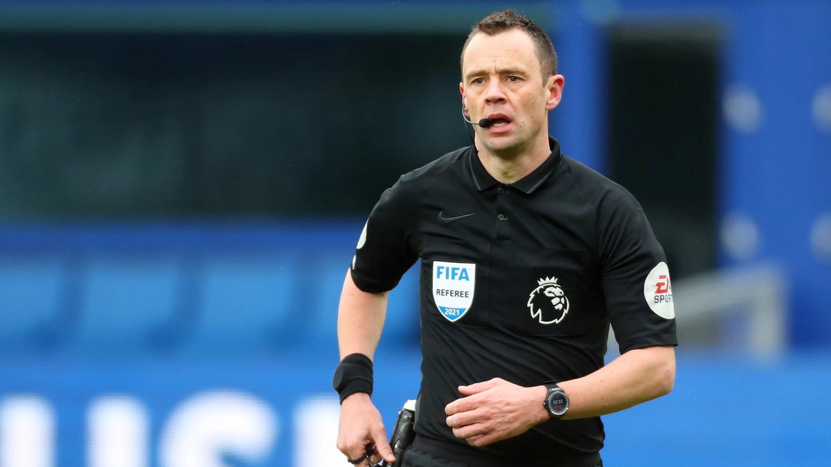 UtdTopCee's tweet photo. @FabrizioRomano 🚨 𝐁𝐑𝐄𝐀𝐊𝐈𝐍𝐆: Tonight’s MOTM award goes to Stuart Attwell, the referee. Well deserved. 👏🏼 https://t.co/gyebE3mwf5