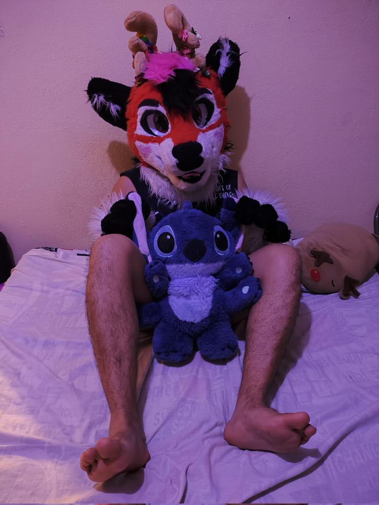 ChapiHarmony's tweet photo. Hug?
#fursuitfriday https://t.co/mk24KqSOQX