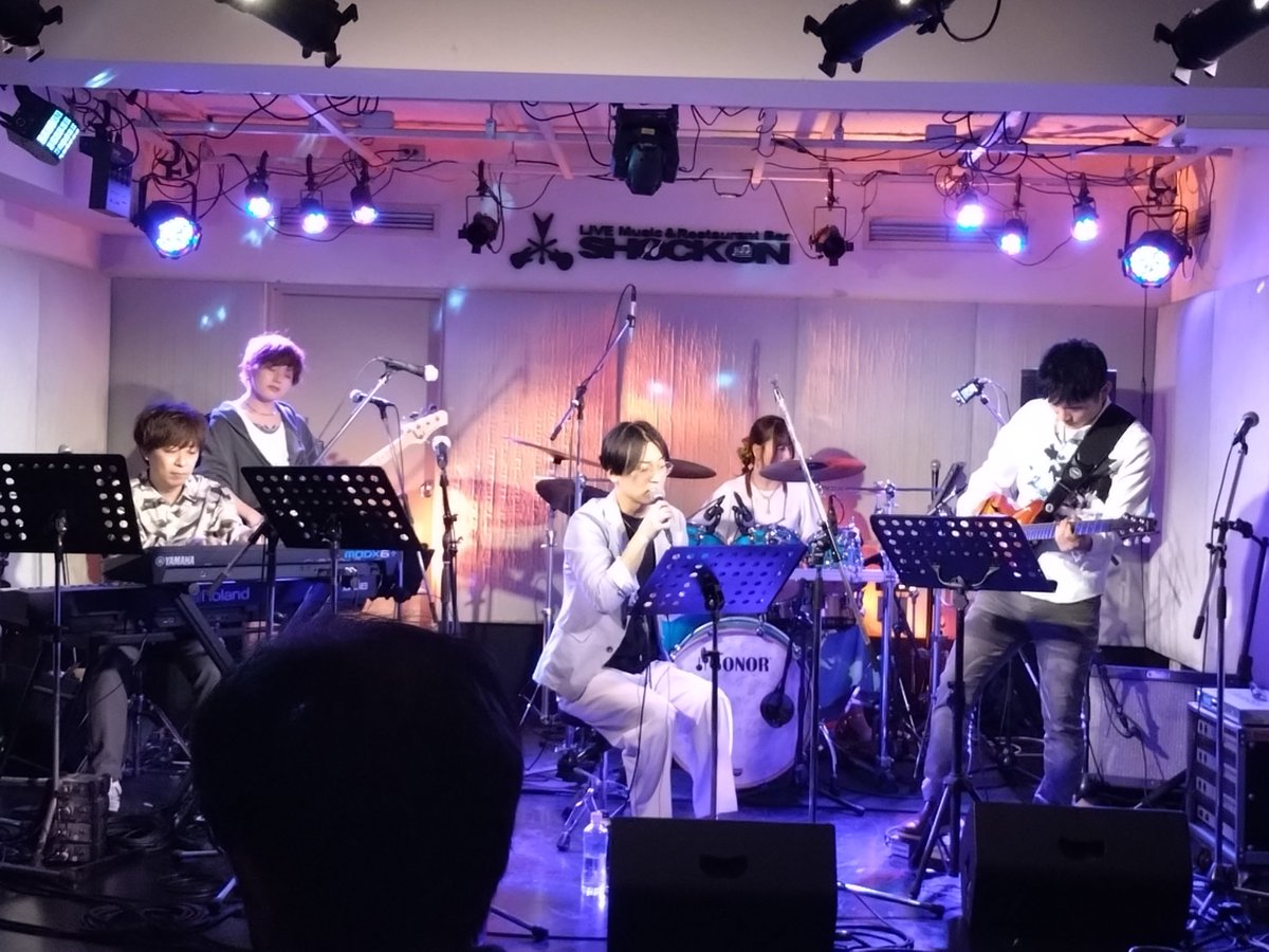 axel3710's tweet photo. HAM SESSION@川口SHOCK ON
でした。
主メンバーそれぞれ持ちよった曲、それぞれのオリジナル曲、チャレンジコーナー等々、落ち着いた曲からノリノリなのまて楽しかったです👍️
#中村北斗
#Angie
#井坂茉樹(@isakamaki_sax)
#HAMSESSION https://t.co/tYTXVXW1EI