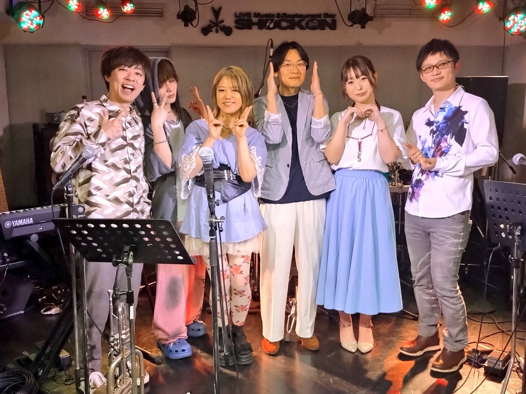 axel3710's tweet photo. HAM SESSION@川口SHOCK ON
でした。
主メンバーそれぞれ持ちよった曲、それぞれのオリジナル曲、チャレンジコーナー等々、落ち着いた曲からノリノリなのまて楽しかったです👍️
#中村北斗
#Angie
#井坂茉樹(@isakamaki_sax)
#HAMSESSION https://t.co/tYTXVXW1EI