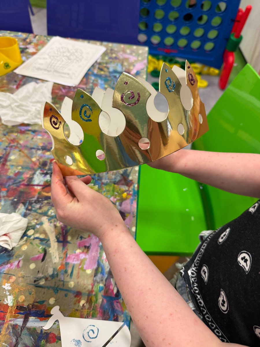 RACH_Playservic's tweet photo. As part of our Eid activities our patients created  fancy crowns to wear. https://t.co/3BlwZyo1qX