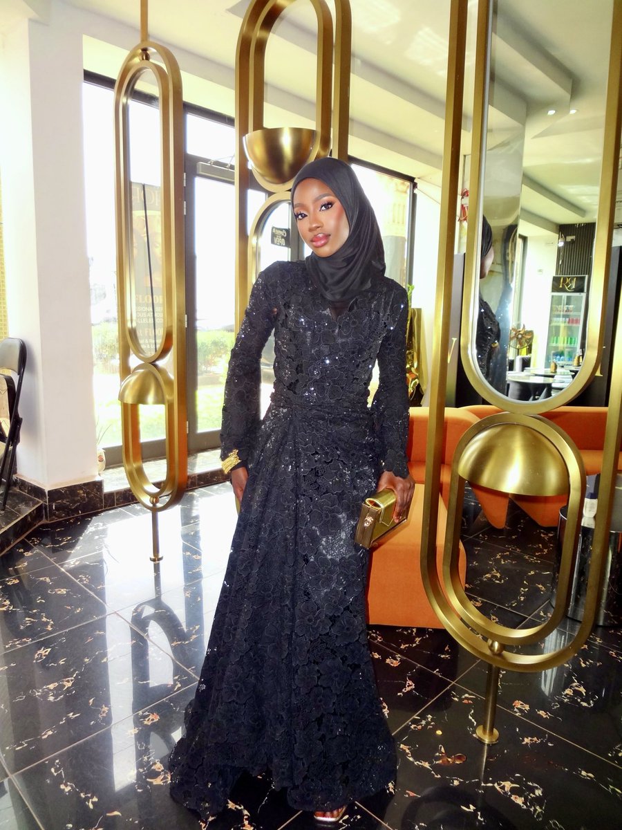bbeh_minah's tweet photo. No menu today… just me serving looks 
Eid Mubarak everyone 🖤 https://t.co/JsMpShw6JE