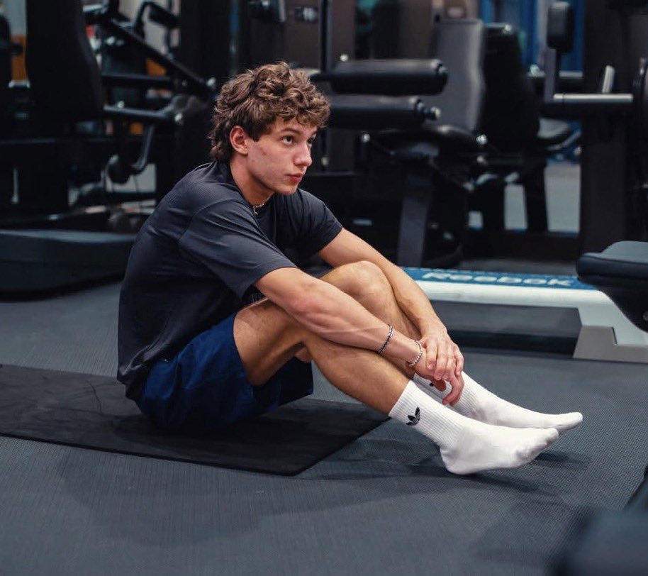 Straight Archives tweet media