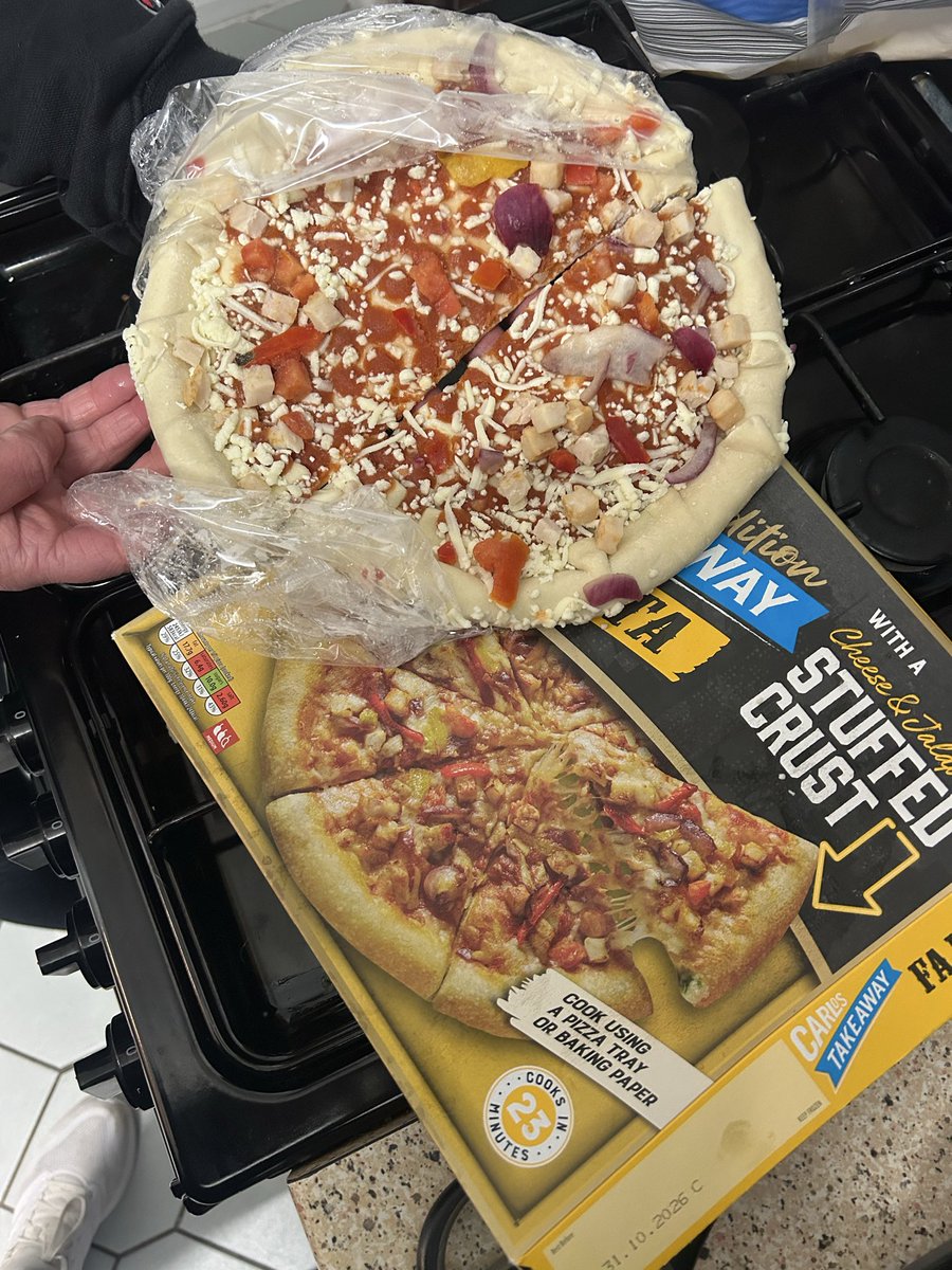 chrisst4ff's tweet photo. @AldiUK  I feel like I’ve been robbed, the picture compared to the product is miles apart, wheres the topping? https://t.co/OmxwNfA5Bc