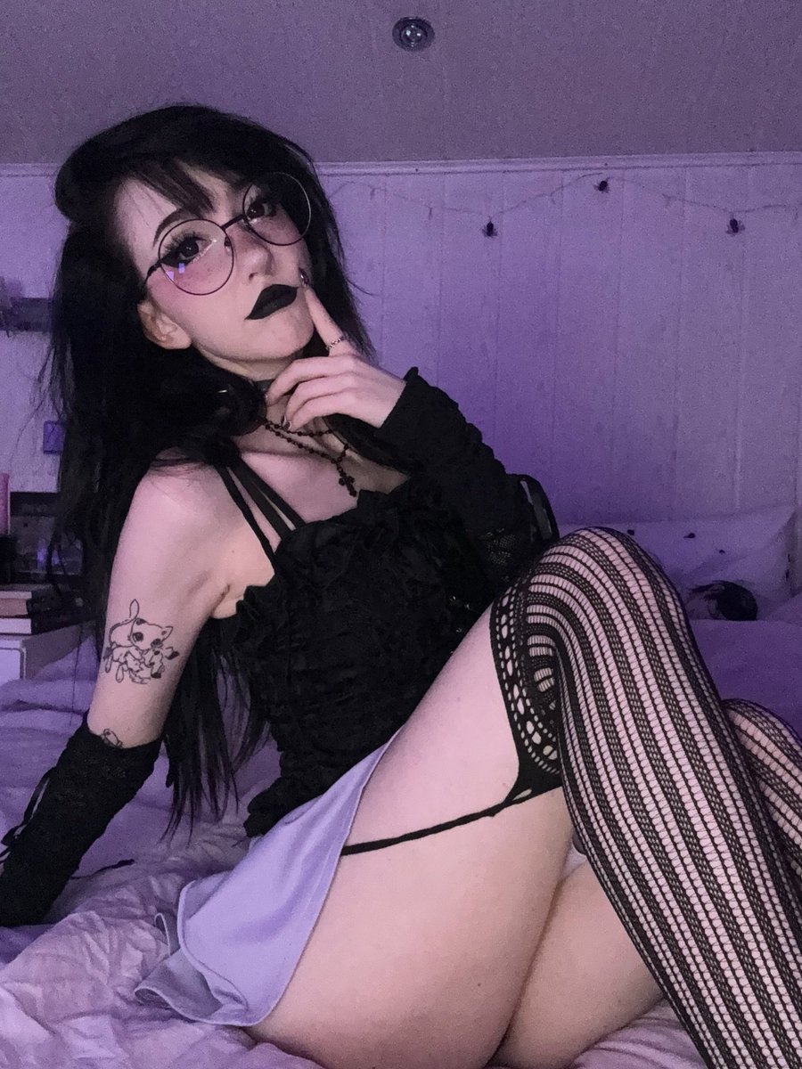 Nana 🌙💜 asmrtist & vtuber 🐰🪽 tweet media