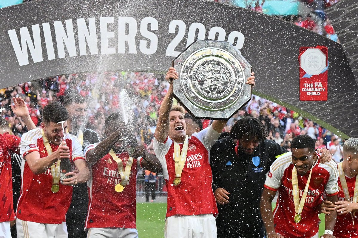 🔴ARSENAL VS 🔵MAN CITY EN WEMBLEY

Una rivalidad con antecedentes en la Catedral del Fútbol:

🏅Community Shield 2014
🏆FA Cup 2017
🏆Copa de la Liga 2018
🏆FA Cup 2020
🏅Community Shield 2023

Abajo desglosamos cada partido: formaciones, resultado y más. Seguime en el hilo 🧵👇
