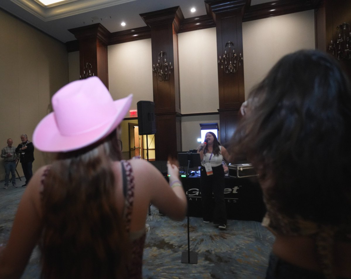 GoJet Airlines tweet media