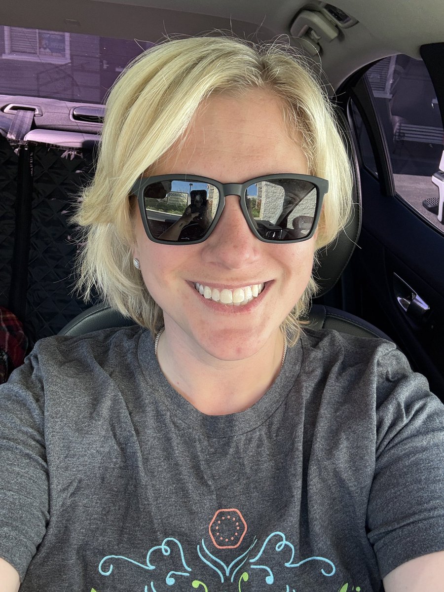 DeeMagicGurl tweet media