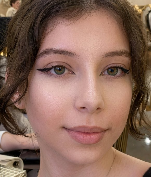 ATERRADOR: Diana Taherabadi, de 16 años, fue arrestada el 25 de enero en su domicilio en Karaj 🇮🇷 por participar en las protestas y enfrenta una posible pena de muerte.

Actualmente, no hay información sobre su estado ni su paradero.

Sé su voz. Comparte esto.