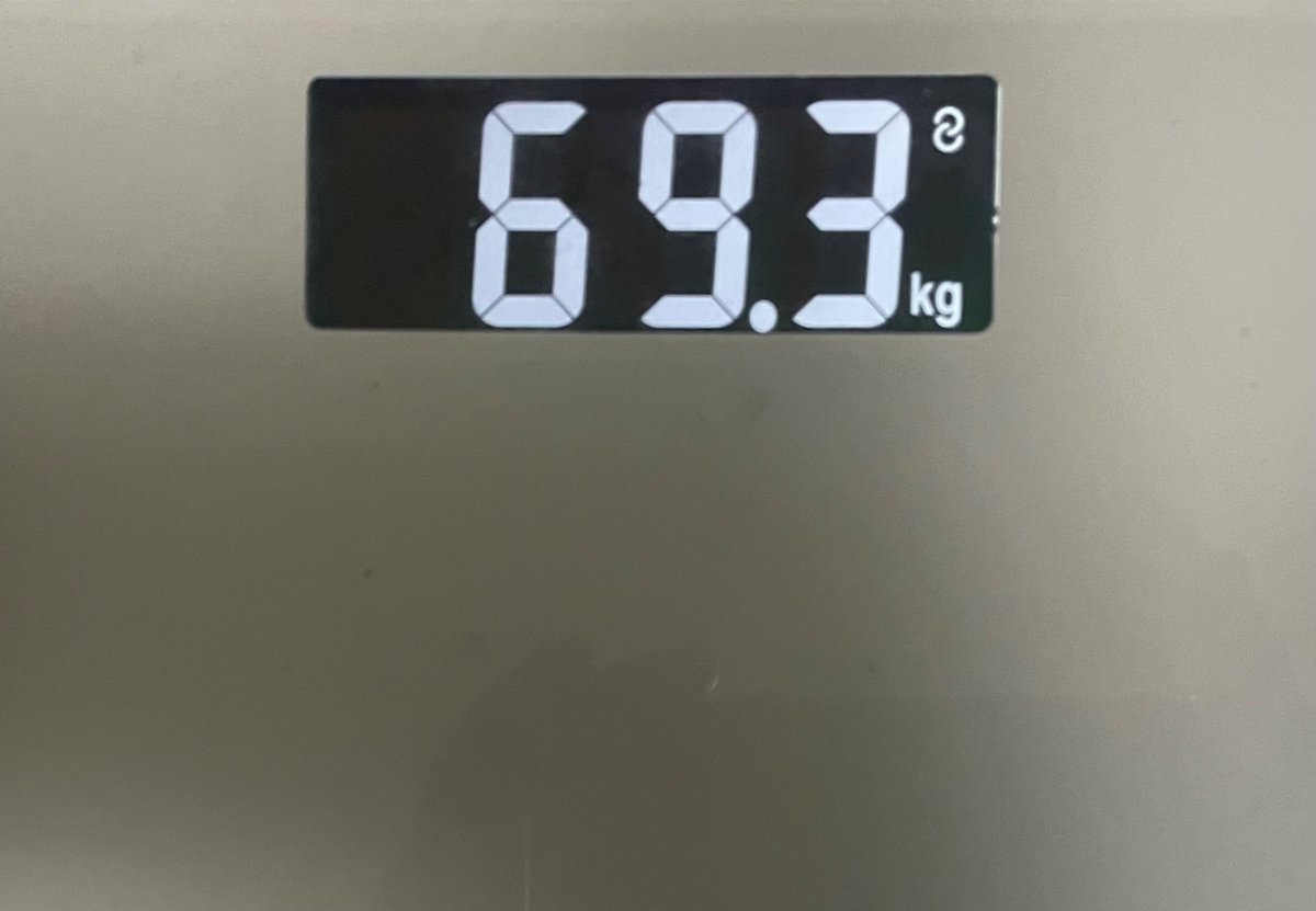 聞いて‼︎
物凄く久々に70kg切った😆
リアルに大阪引っ越してから初めてかも笑
バスケとかランニング頑張っといて良かったー☺️