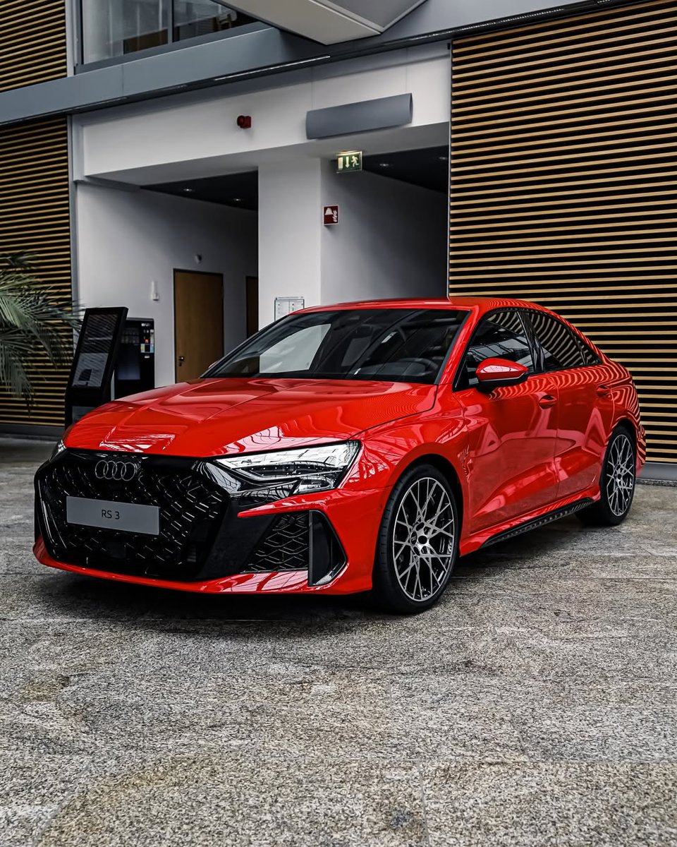 Audi RS3 ( baby R8)
