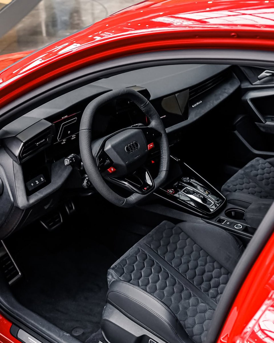 Audi RS3 ( baby R8)