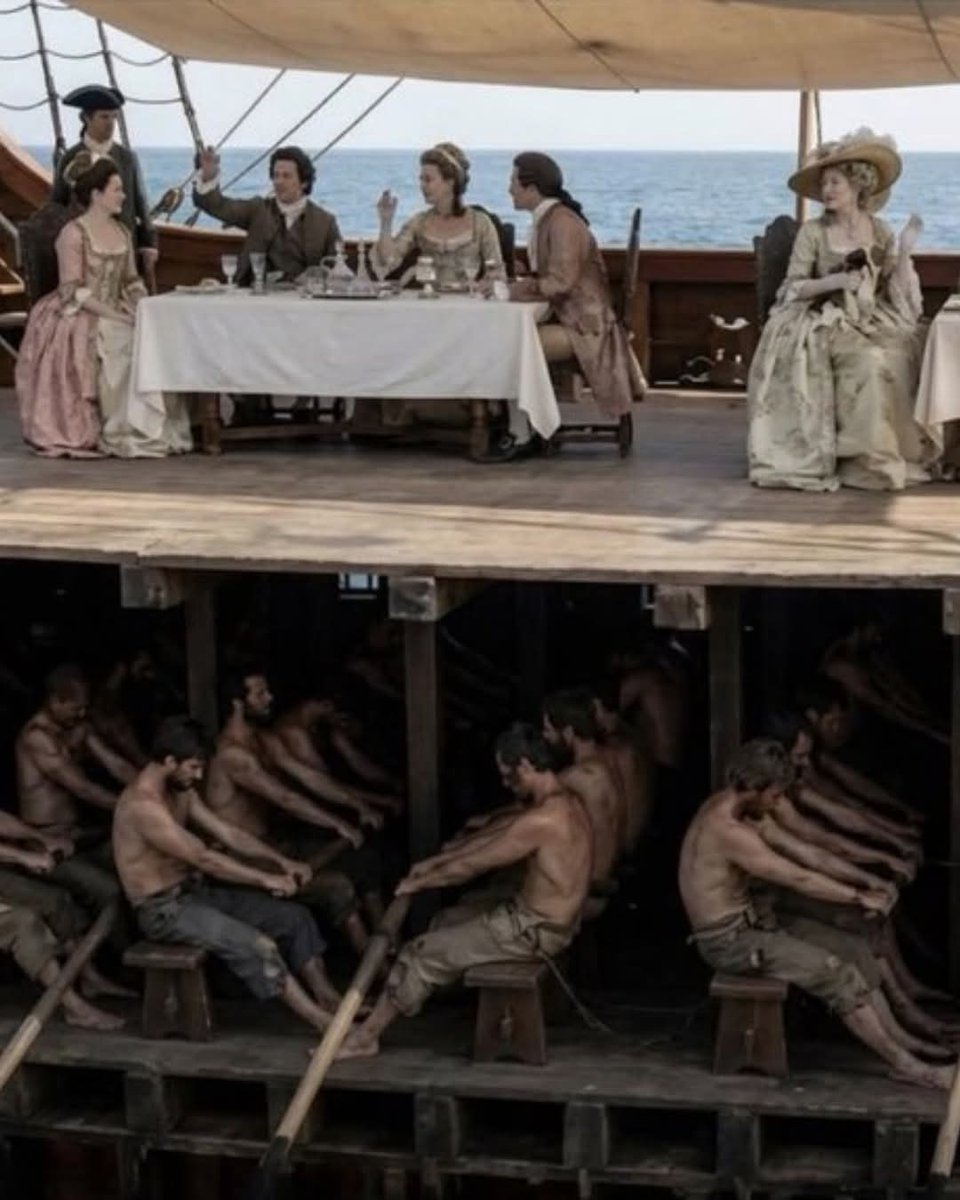 6FeetOfCuriosity tweet media