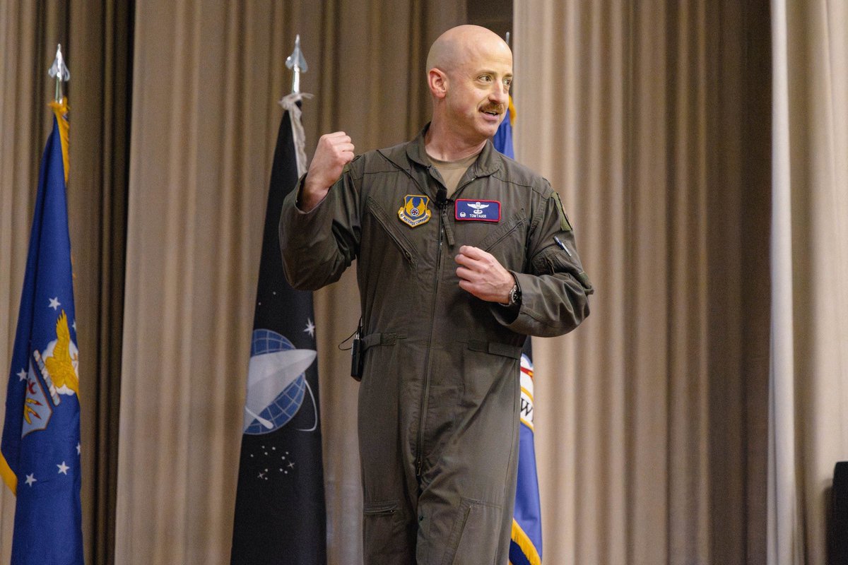Edwards Air Force Base tweet media