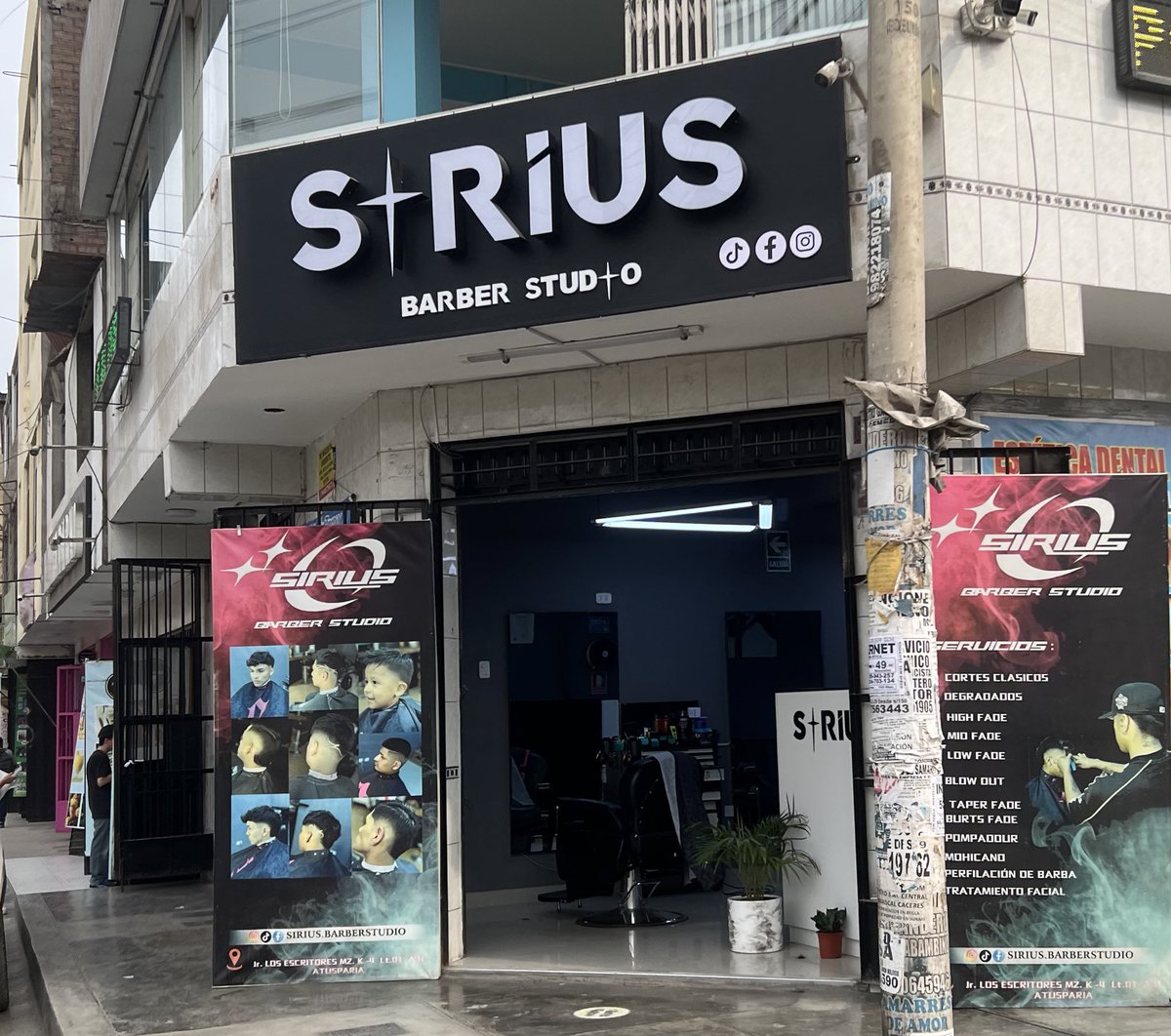 DukeofMilan's tweet photo. Andaba caminando y me tope con la barbería de uno de mis más queridos amigos íntimos. https://t.co/1tzQZdEYsm