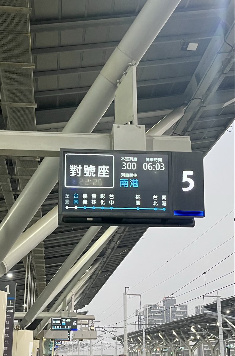 weixinanmo's tweet photo. 只睡兩個小時，又是搭第一班車上台北 https://t.co/UDmREgZ5n8