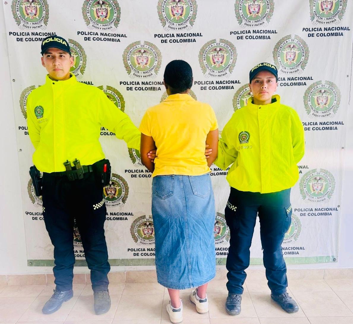 PoliciaCasanare's tweet photo. Capturan en Casanare a mujer señalada de homicidio de un recién nacido
En el municipio de Villanueva, Casanare, fue capturada por orden judicial una mujer conocida con el alias “Lilive”, señalada del delito de homicidio.
#seguiridad https://t.co/KCpKJ1MEnt
