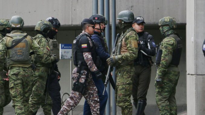 La República EC tweet media