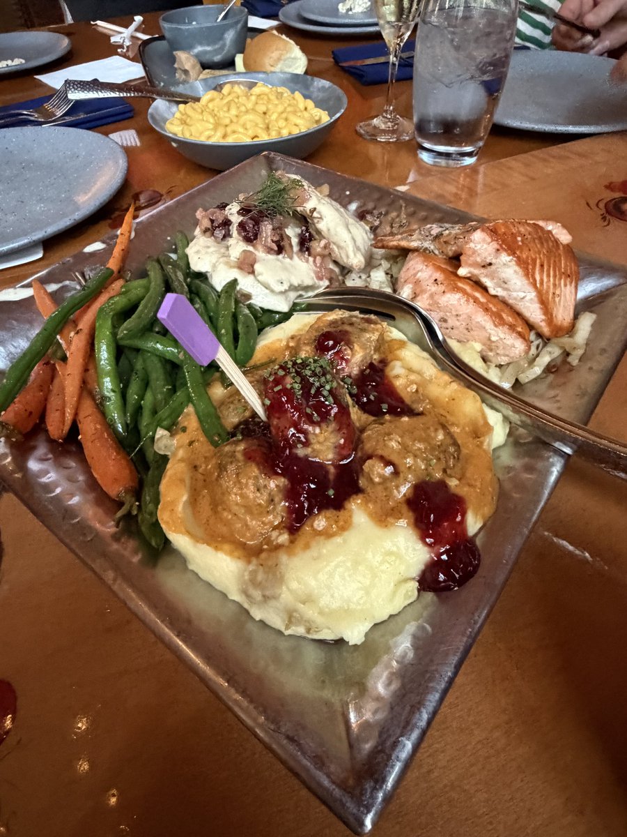 DisneyClipsGuy tweet media