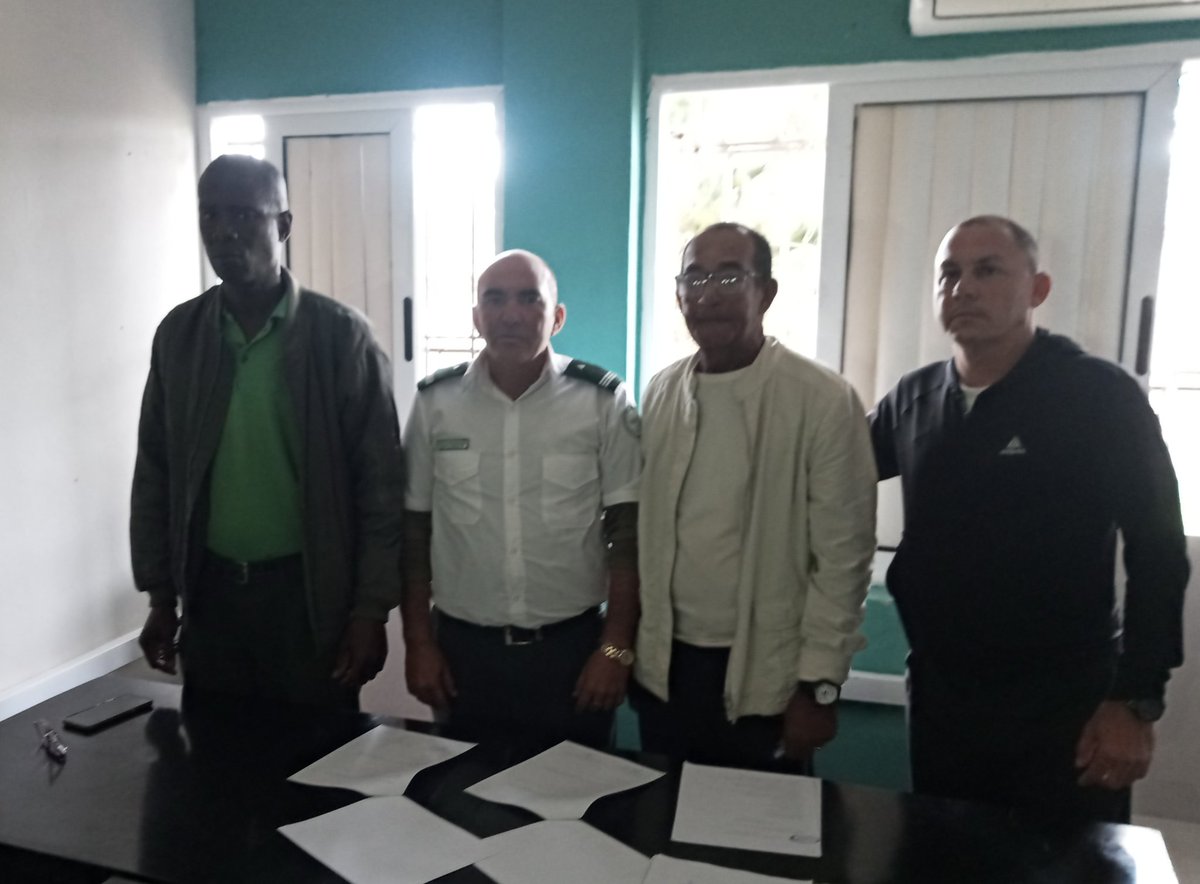 Se efectuó cambio de mando de director de la UEB Puerto Habana Justo Taureaux y en su lugar fue nombrado el compañero José Ramón Chaves  con  una amplia experiencia.
Muchas felicidades  y éxitos en sus nuevas tareas. 
#MinalXCuba 
#AlimentariaXCuba 
#ESEPSomosSuGarantía