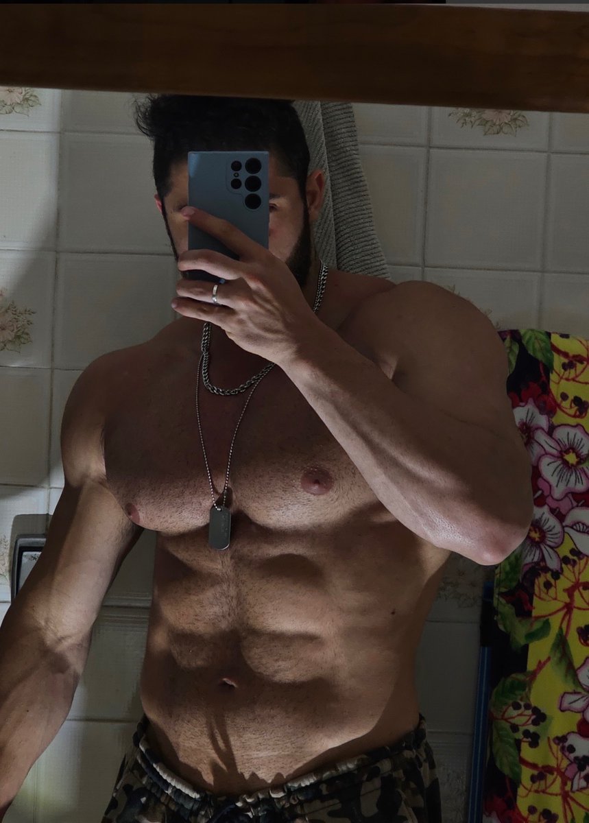 Michael The Nipple Boy tweet media