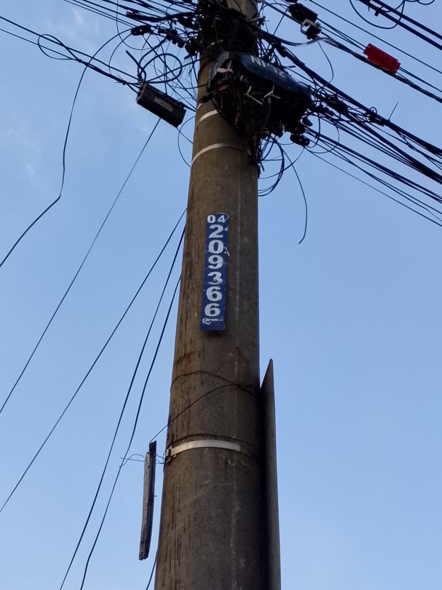 OrfreMartha's tweet photo. @servicioscnelep Estalló el  transformador en la atarazana dejando sin luz Mz N2 https://t.co/dO61Uw6Os9