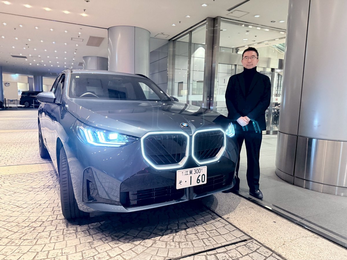 FREUDEFORLIFE's tweet photo. ＼きょうお昼11時スタート／

今週 #BMW X3 20d xDrive M Sport の
車内にお迎えするのは【 建築家 #藤本壮介 さん 】
@soufujimoto

「大屋根リング」を設計した藤本さんの原点とは？
建築家を目指すきっかけとなった出来事について伺います💭

#radiko
https://t.co/ujRmVRQGCT

#jwave #ラジド https://t.co/yzGhy2F6Aw
