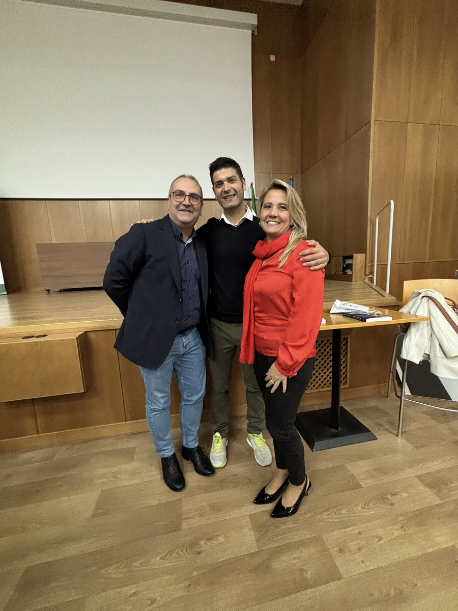 felipe_canadas's tweet photo. Gracias Ramón González por la magnífica presentación, por tus bonitas palabras para @argaralmeria , para las maestras @marbautistavale , por mostrar a la sociedad como es @TorrecardenasHU y por la gran dedicatoria. Sonríe, Apasiónate y Hazlo siempre bien,aunque no te ve nadie 😉 https://t.co/qOOATG0tli