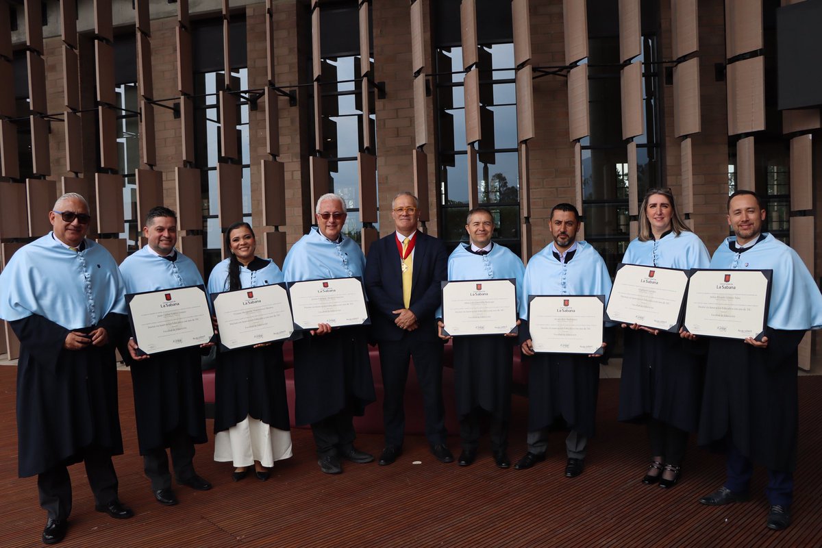 🎓✨ ¡Celebramos a nuestros educadores!

La Facultad de Educación de la Universidad de La Sabana celebra la graduación de 140 estudiantes doctores, magísteres y especialistas.

Felicitaciones a nuestros graduados y a sus familias por este gran logro. 💙