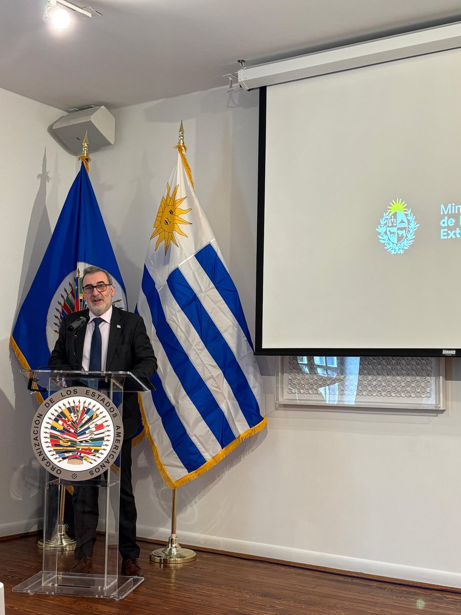 Ida Vitale, de la Generación del 45, es una de esas voces que hacen más grande a Uruguay y a toda la región.

Qué alegría ver su legado vivo en este documental que hoy se presenta.

Celebrar su obra es también celebrar la fuerza de la palabra en nuestras Américas. 🇺🇾 <a href="/UruguayUS/">Embassy of Uruguay in USA</a>