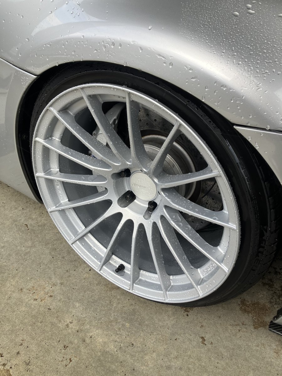 V8エリさん tweet media