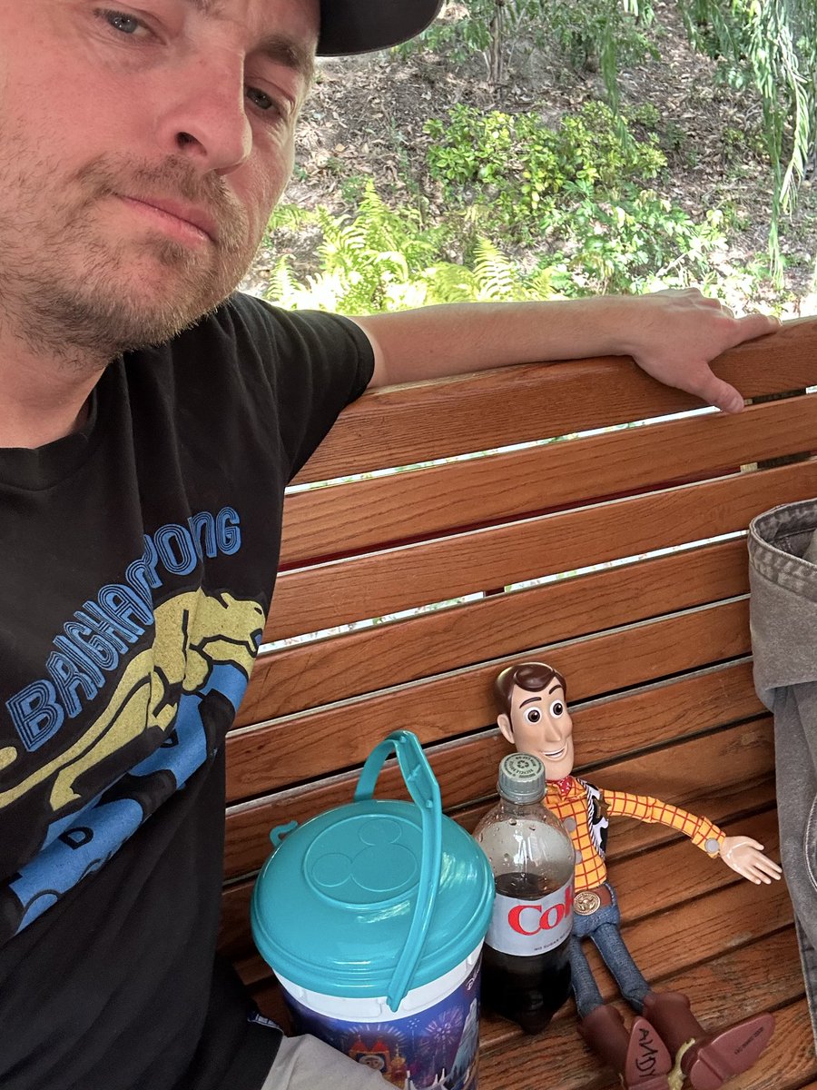 Todd Llewellyn tweet media