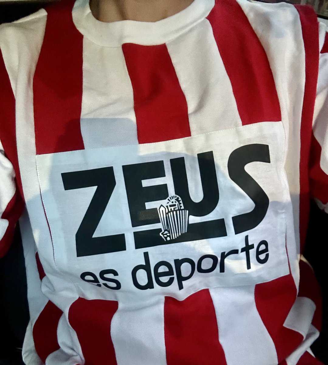 Hoy de gala, obvio 🎩🇵🇪