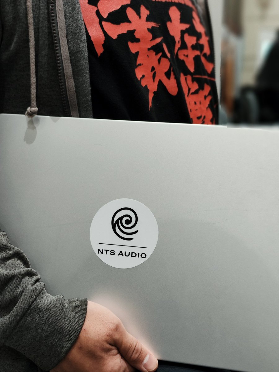 NTS Audioをご試聴頂いた方にNTS Audioステッカーをプレゼントしております！
Mac Bookに貼ってみました。
#ポタフェス